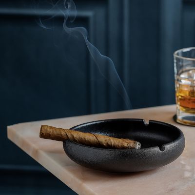 Cendrier 12xH3,5cm porcelaine noir Smoke