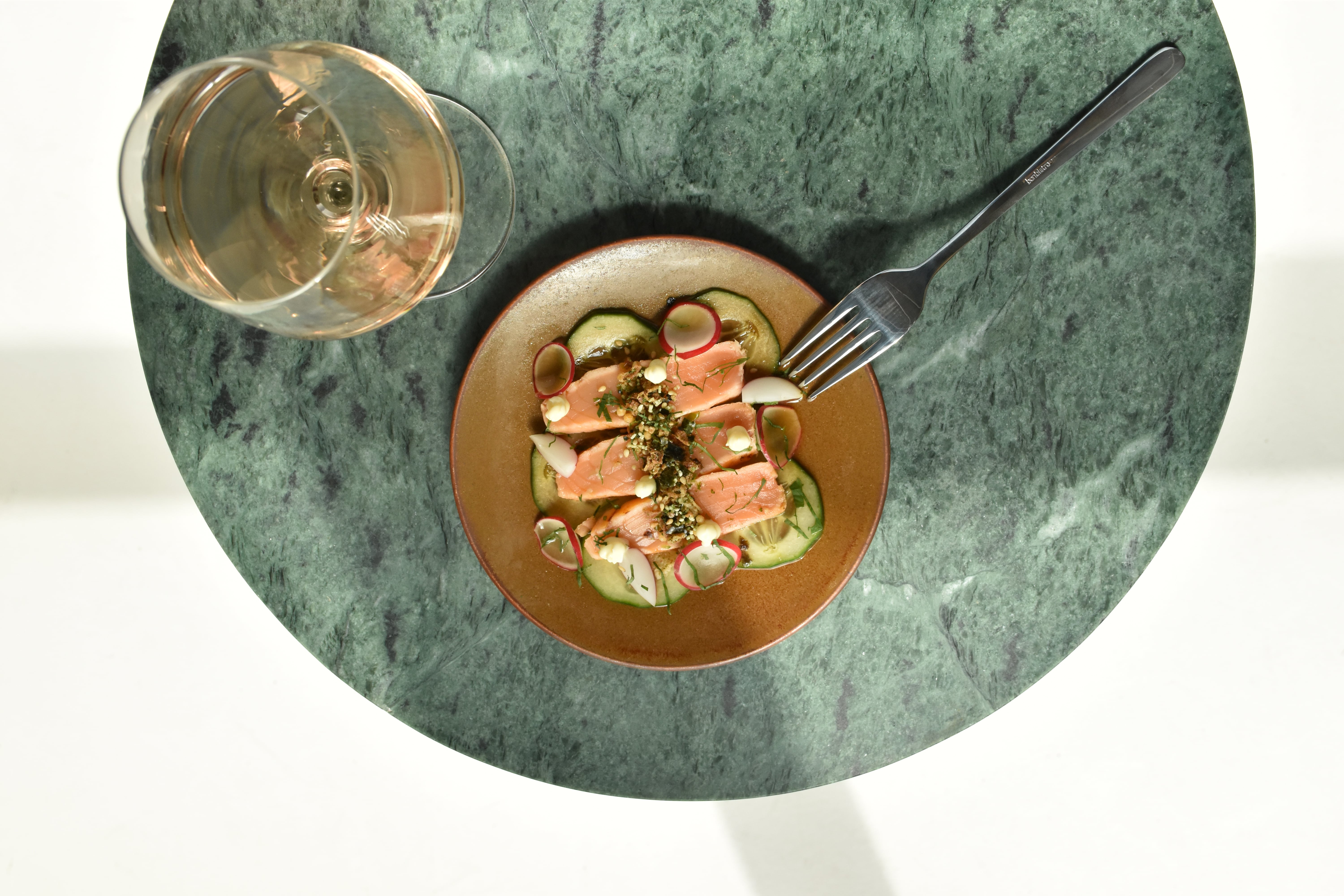 Ovio plates present salmon tataki in style, a sophisticated fish dish presented on an elegant porcelain plate.